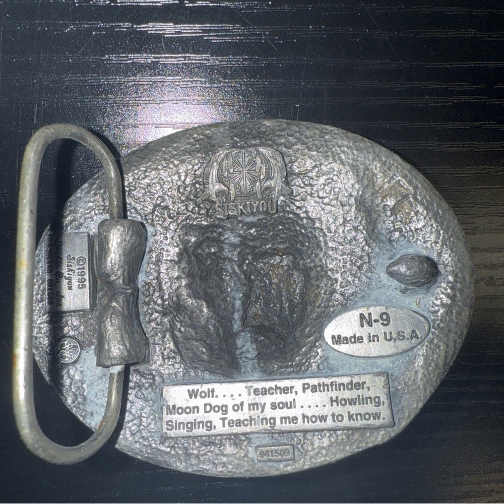 Vintage 1995 Wolf Moon Dog Siskiyou 3D Metal Belt Buckle